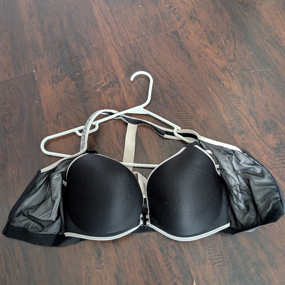 Victoria's Secret Sports Bra (High Impact)- 34DDD - Picture 2 of 4